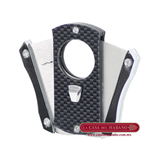 Cargar imagen en el visor de la galería, CORTADOR LOTUS CON DISEÑO FIBRA DE CARBONO - Puros Cubanos Originales | La Casa del Habano México