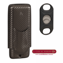 Cargar imagen en el visor de la galería, PURERA CON CORTADOR DE PIEL PARA 2 PUROS DISEÑO FIBRA DE CARBONO - Puros Cubanos Originales | La Casa del Habano México