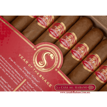 Cargar imagen en el visor de la galería, CEDROS &quot;ANO DE LA SERPIENTE 2025&quot; CAJA CON 18 UNIDADES - Puros Cubanos Originales | La Casa del Habano México
